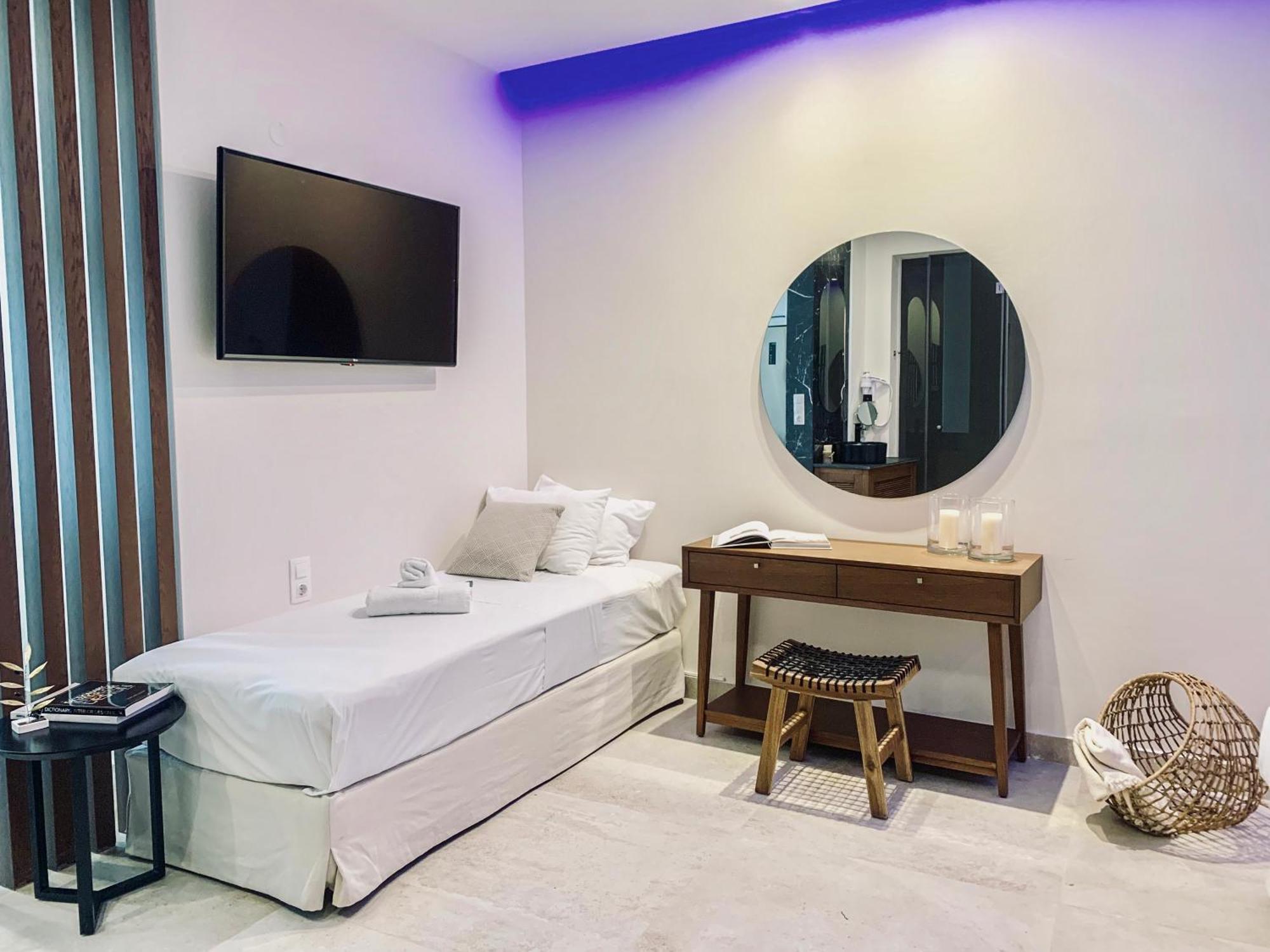 העיירה רתימנו Made Of Blue Luxury Suites Collection מראה חיצוני תמונה