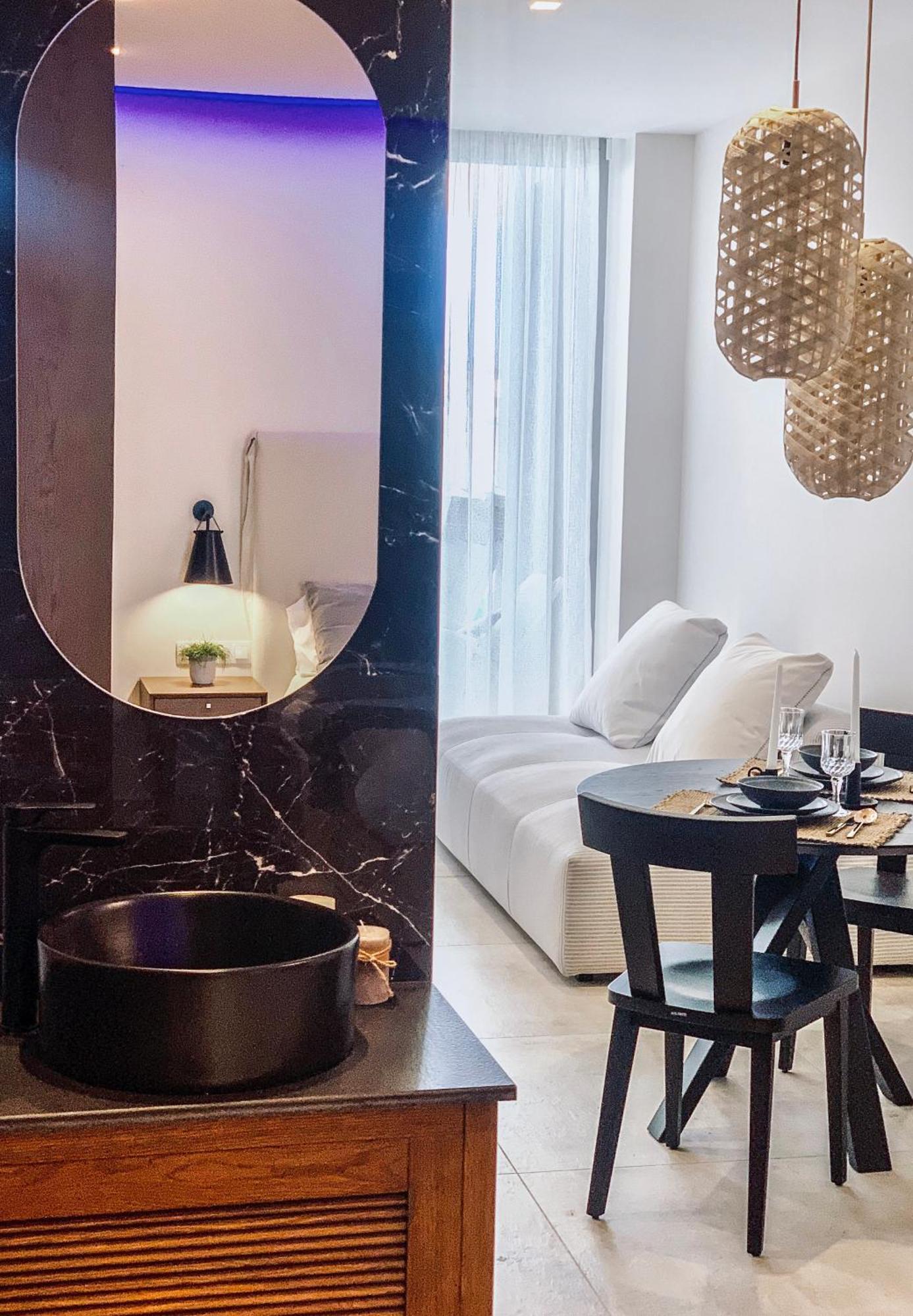העיירה רתימנו Made Of Blue Luxury Suites Collection מראה חיצוני תמונה